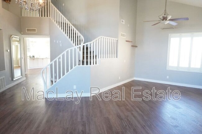 Building Photo - 15410 S 17th Ln