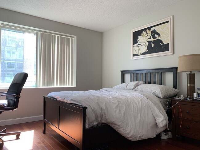 Building Photo - 8-10 Museum Way