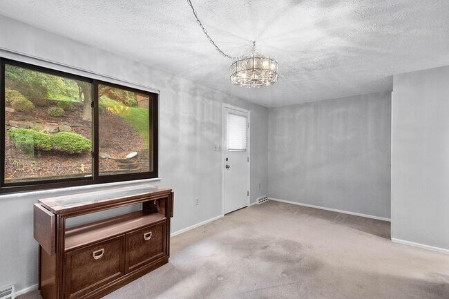 Building Photo - 214 Wedgewood Rd