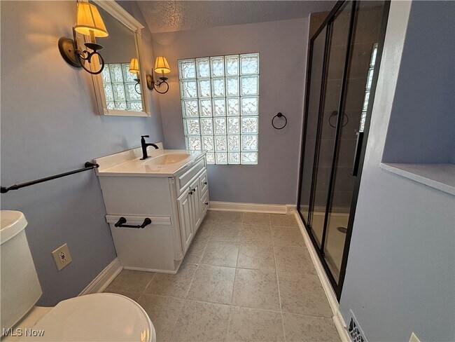 Building Photo - 4739 W 125th St