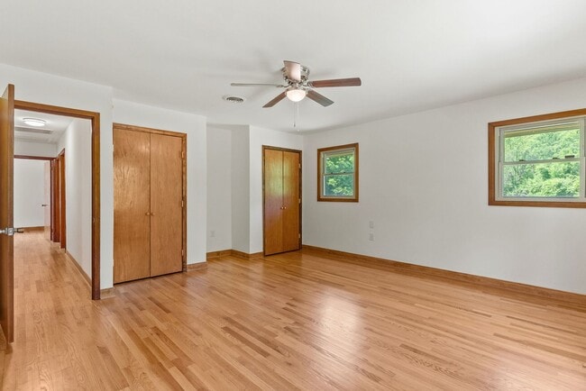 Building Photo - Large 4-Bed Brick Rancher with 2-Car Attached Garage!