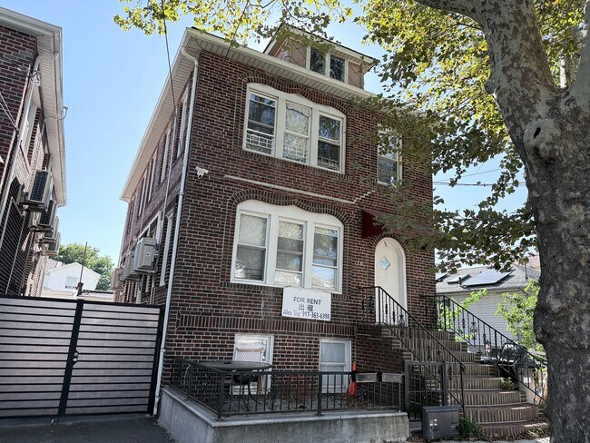 Building Photo - 16 Vulcan St