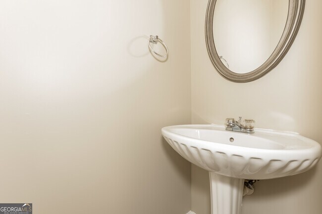 Building Photo - 5664 Wakehurst Dr