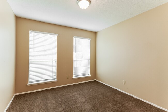 Building Photo - 9415 Charterlawn Cir