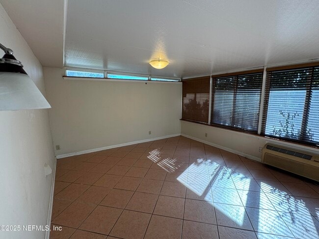 Building Photo - 3150 Highland Grove Dr