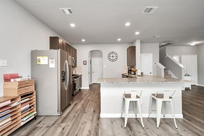 Building Photo - 2832 Madison Dr
