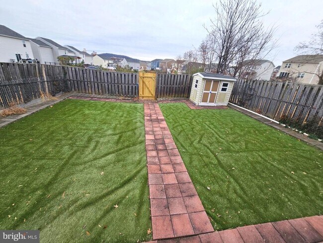 Building Photo - 1969 Peachtree Ct