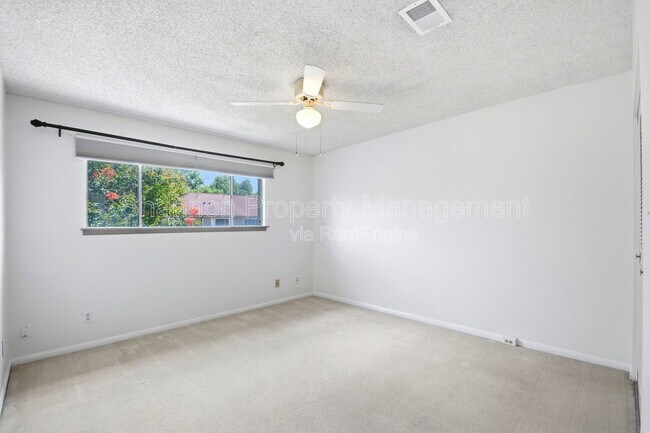 Building Photo - 2275 Triway Ln