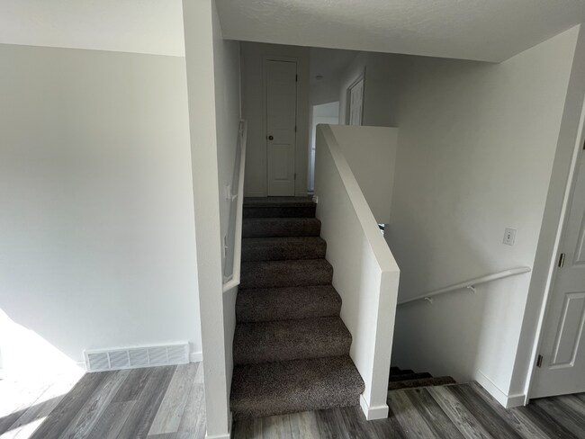 Building Photo - 4 Bd 3 Bath Home in Lehi