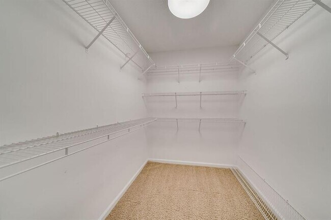 Building Photo - 558 Stonemont Dr