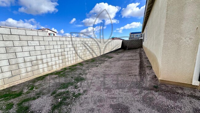 Building Photo - 10674 Appaloosa Ave