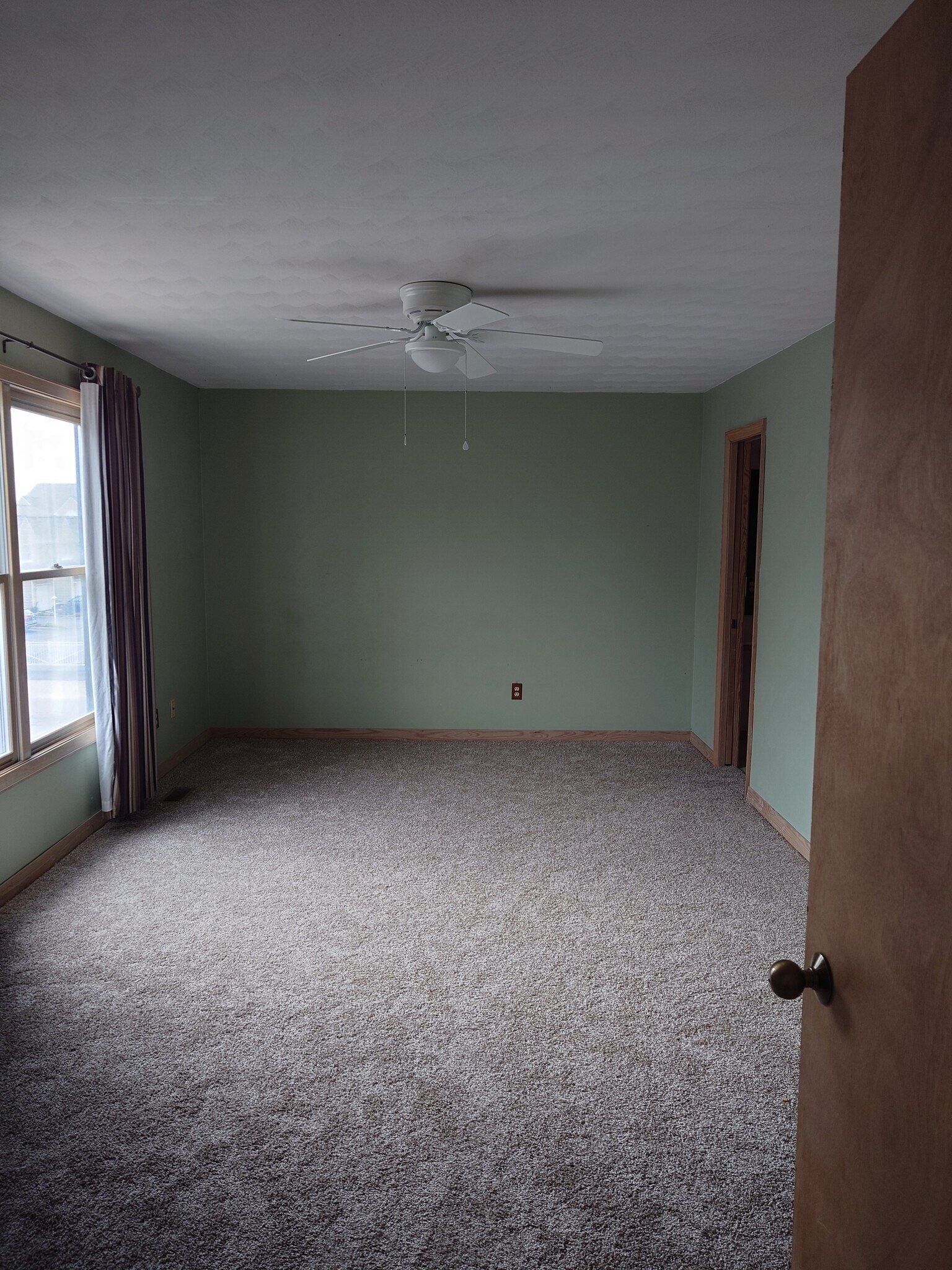Building Photo - 2304 Merry Oaks Ct