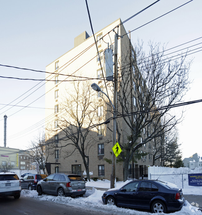 Building Photo - Huguenot House