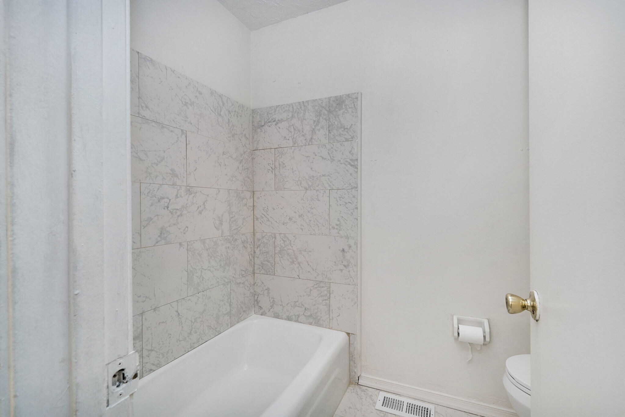 Building Photo - 5213 Clover Hill Dr