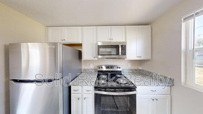 Building Photo - 2405 E St Vrain St