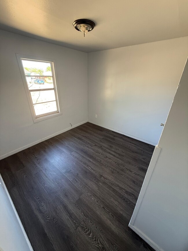 Building Photo - 4304 SE 14th Ave