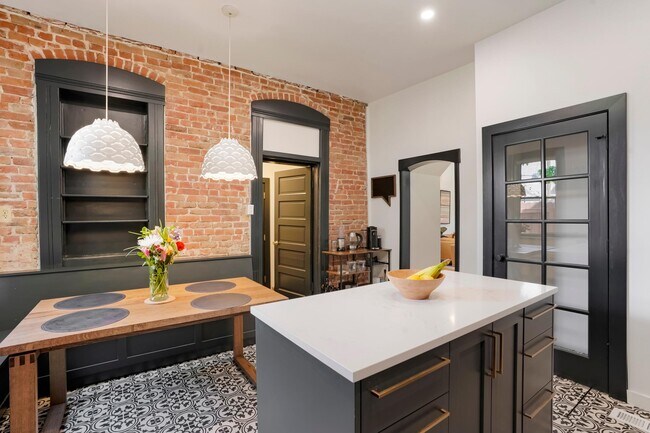 Building Photo - 469 Delaware St