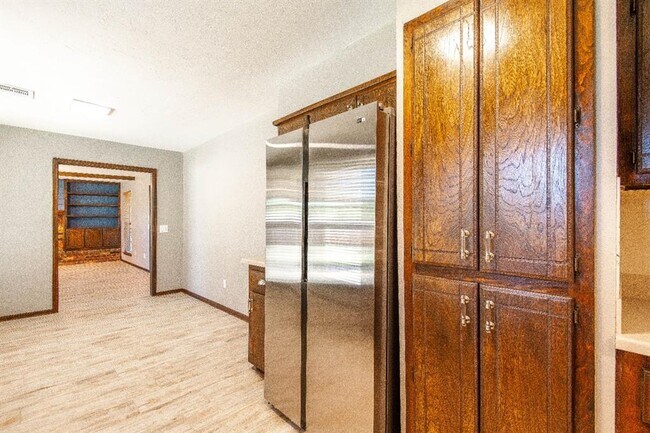Building Photo - 1425 Venus Cir