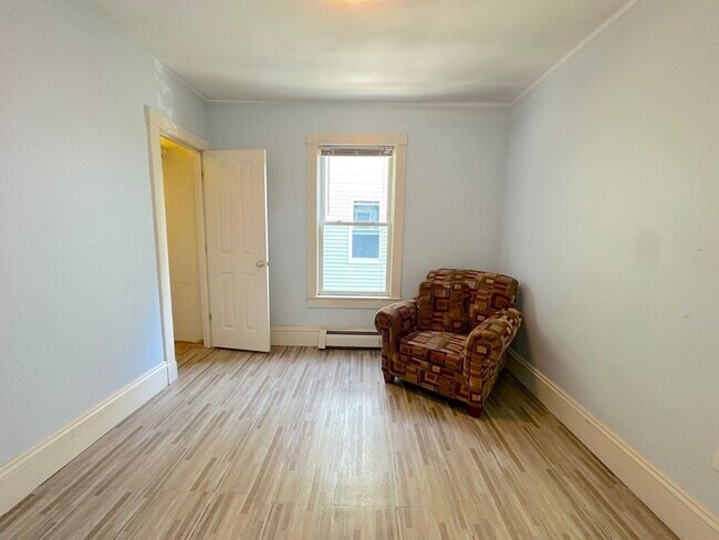 Building Photo - 24 Rossmore St
