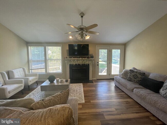 Building Photo - 4002 Fountain Bridge Ct
