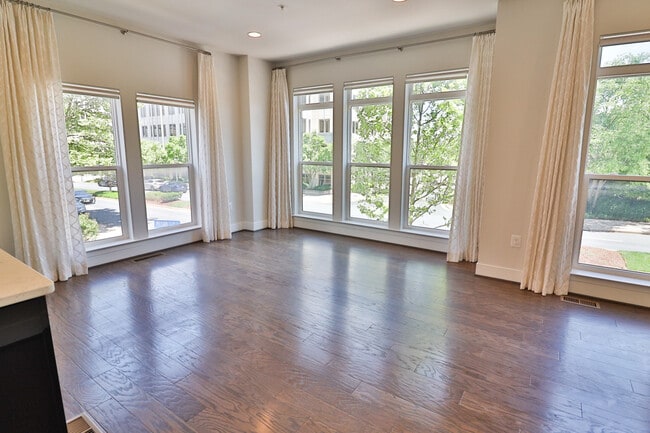 Building Photo - 1424 Piccard Dr