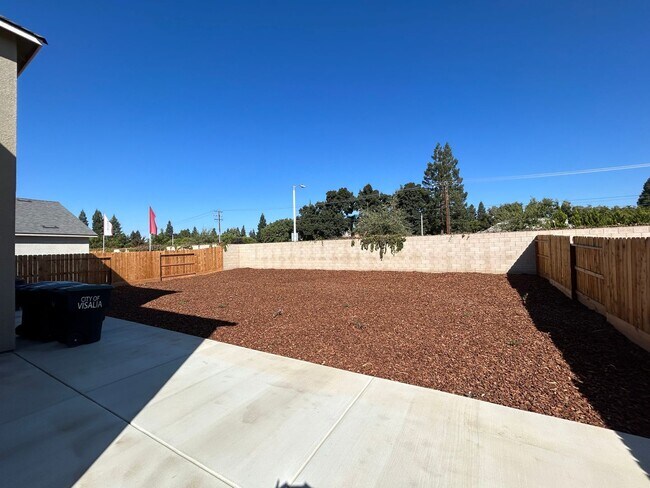 Building Photo - Beautiful Newer 4 Bedroom Home in Aspen-Sequoia Trails with Solar!