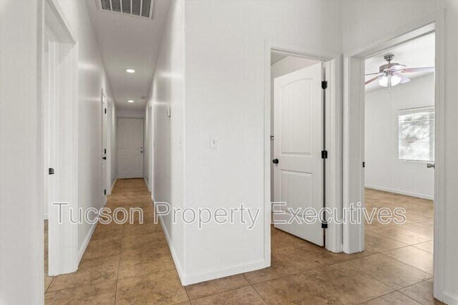 Building Photo - 227 E Waverly St