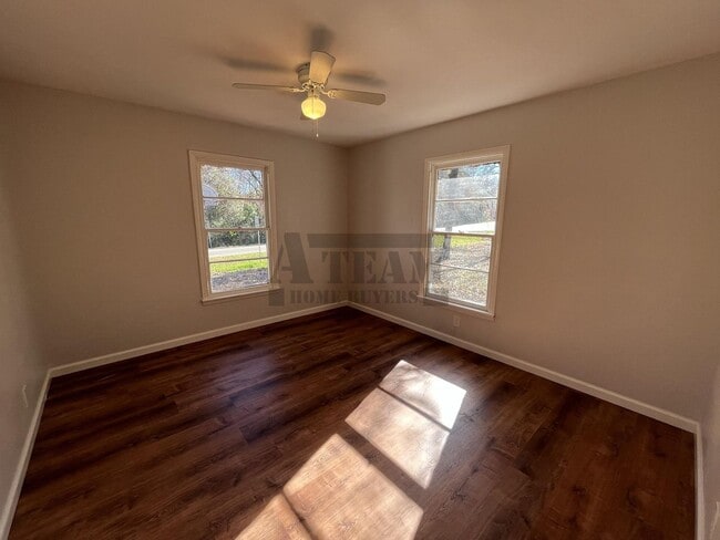 Building Photo - Beautiful Remodeled 3 Bed 2 Bath
