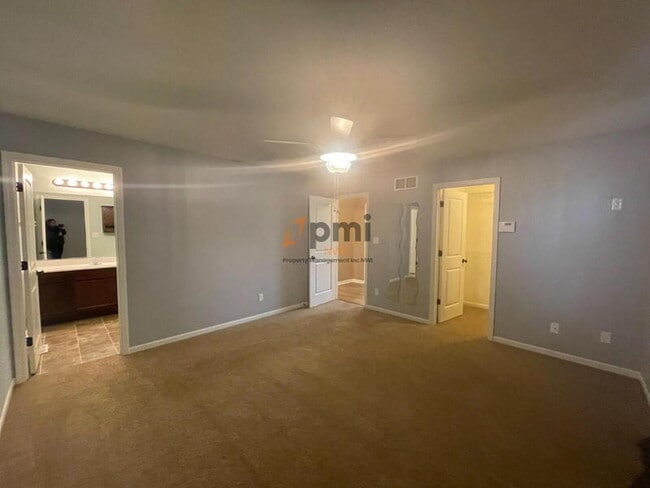 Building Photo - 10880 Mississippi St