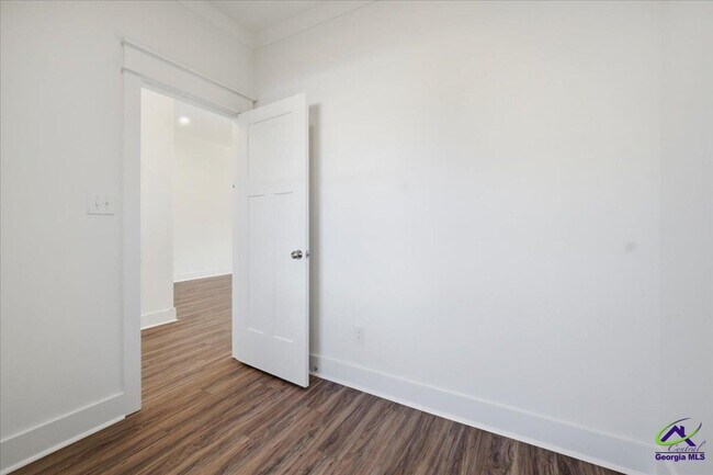 Building Photo - 307 Willowbrook Ln