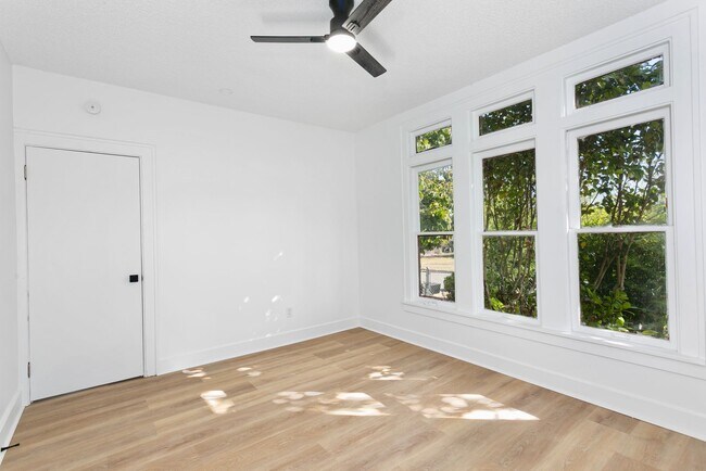 Building Photo - Beautiful 3 bd home close to the hospital