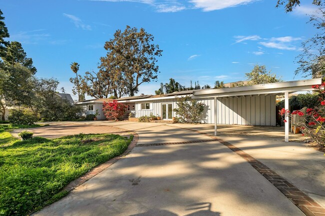 Building Photo - Stunning Mid-Century Ranch in Valley Glen