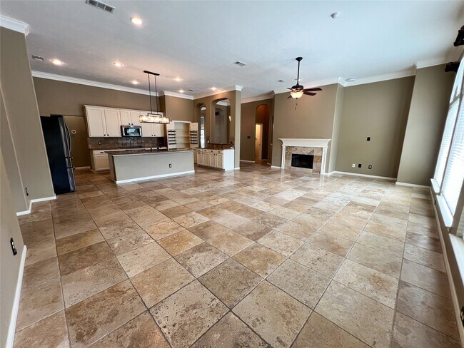 Building Photo - 2215 Dorman Ct