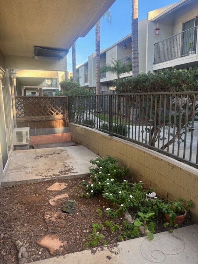 Building Photo - 1 bedroom, 1 bath, ground floor condo in El Cajon available for Move in Feb 1, 2026