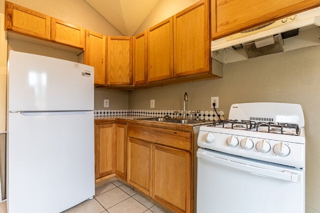 Building Photo - 330 Gem Ln