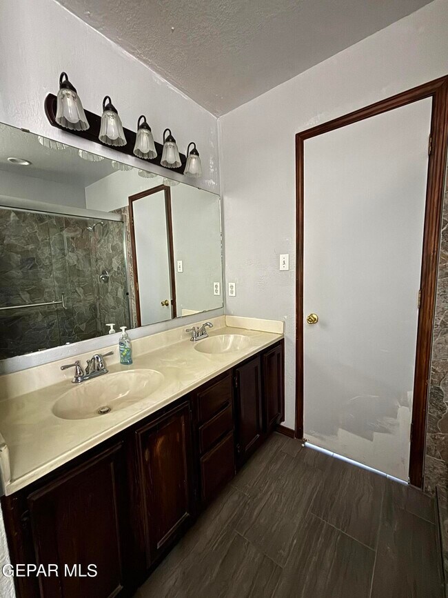 Building Photo - 10960 Ernie Banks Dr