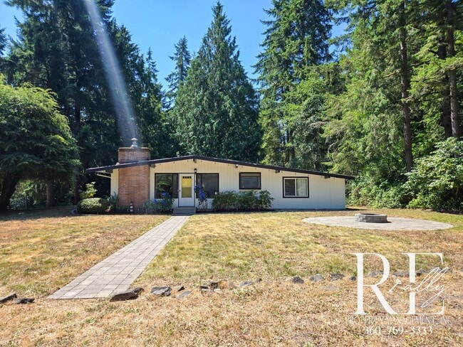 Primary Photo - Spacious Port Orchard Home with Acreage, H...
