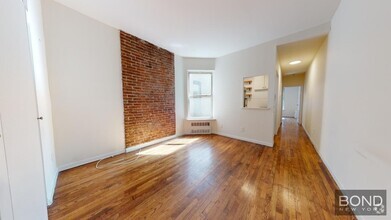Building Photo - 214 E 85th St