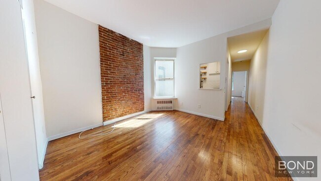 Primary Photo - 214 E 85th St