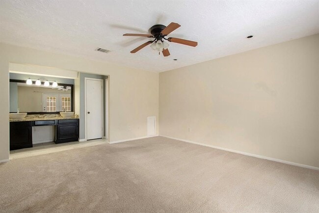 Building Photo - 5026 Spring Forest Dr