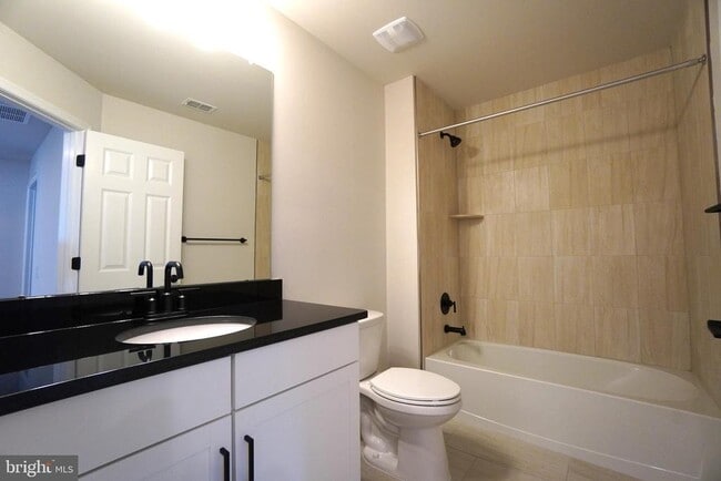 Building Photo - 612 America Dr