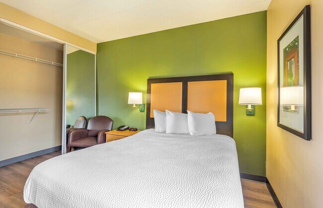Building Photo - Furnished Studio-Chicago - Lombard - Oak Brook