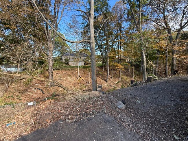 Building Photo - 111 Roberts Dr