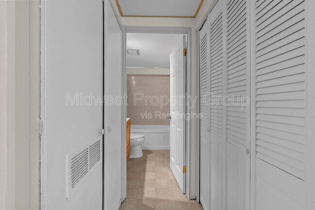 Building Photo - 800 Bobbins Ln