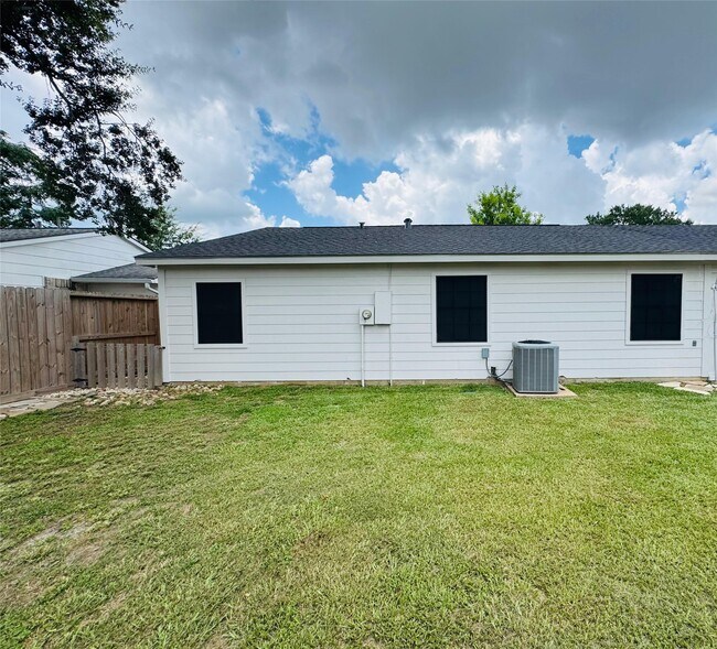 Building Photo - 24131 4 Sixes Ln