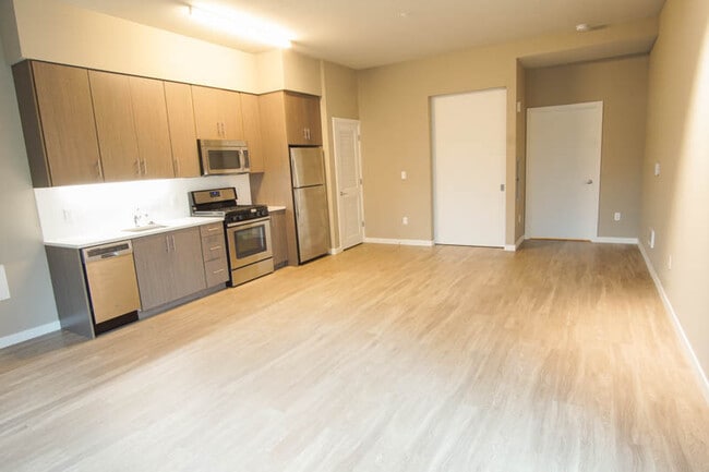 Building Photo - Stylish Garden Level-1 Bdr  w/ Dishwasher & Laundry in Sellwood!