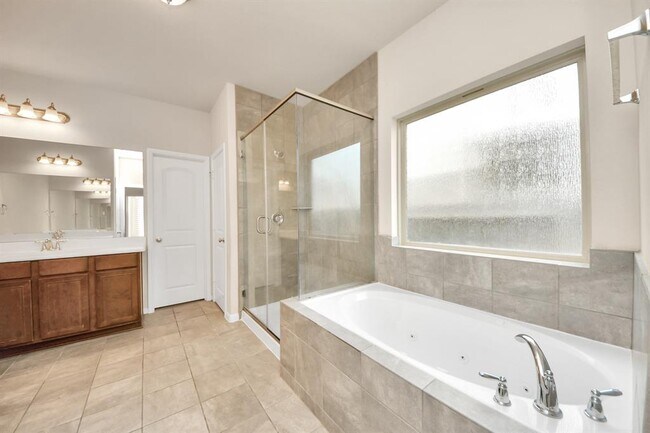 Building Photo - 2714 Birchwood Meadow Ct