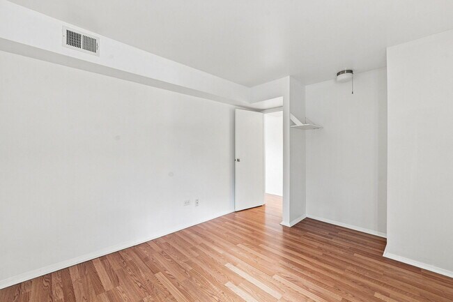 Building Photo - 6109 Knoll Wood Rd