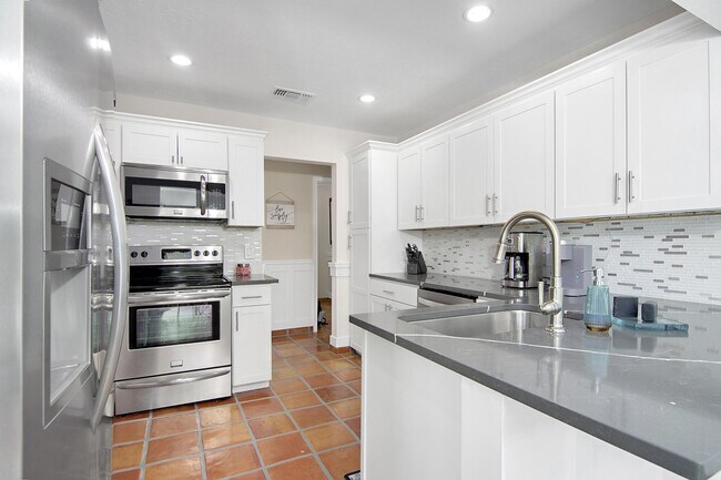 Building Photo - 19 PineHill Trail E