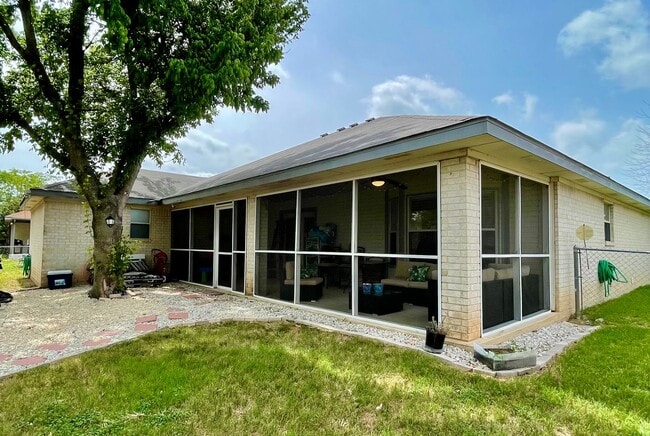 Building Photo - 3107 Woodrow Dr